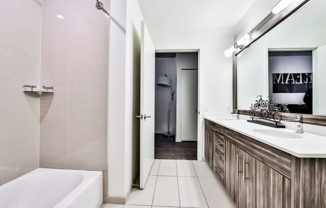 bathtub in the 2nd bathroom