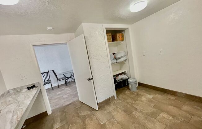 1 bed, 1 bath, 800 sqft, $800, Unit #5