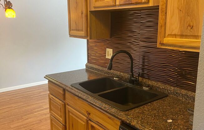 1 BR/1 B near shopping center, UMED, and the Military base JBER.