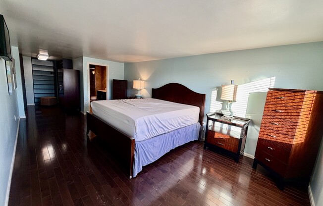 3 beds, 2 baths, 1,644 sqft, $4,600, Unit 711