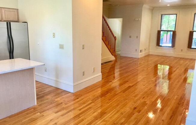 10 E Concord St