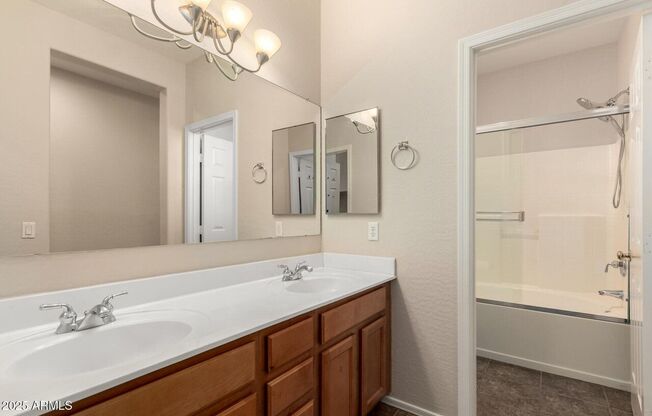 3 beds, 3 baths, 1,641 sqft, $2,150, Unit 1013