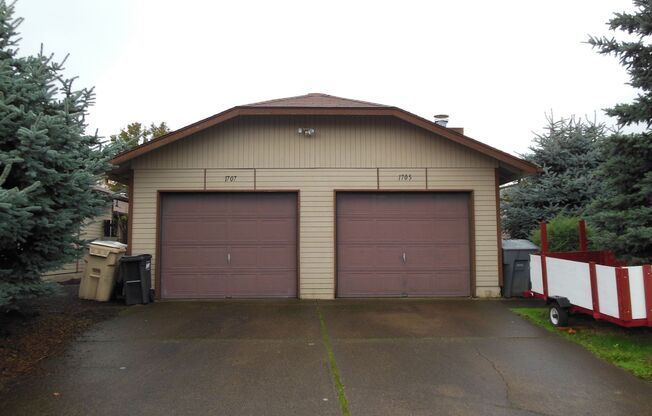 2 Bedroom Duplex ~ Centrally Located