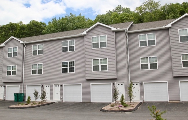 Ledyard Meadows - Bld 100 &amp; 200