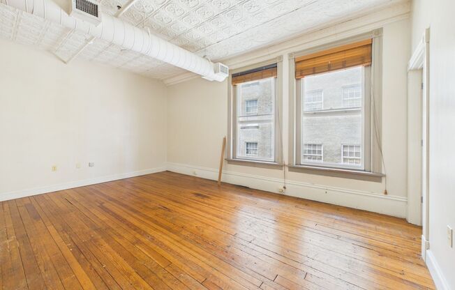 2 beds, 2 baths, 925 sqft, $1,600, Unit 404
