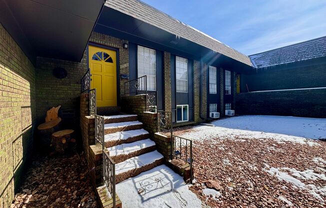 1072-1078 S Arbutus St