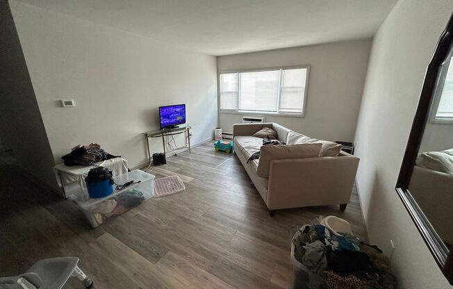 2 beds, 1 bath, $1,395, Unit 218