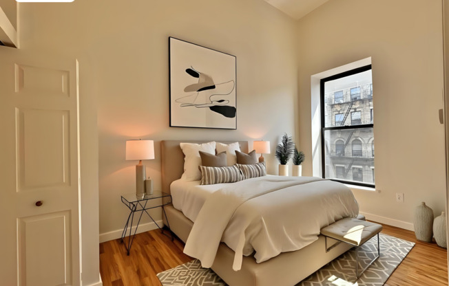 215 E 118 ST