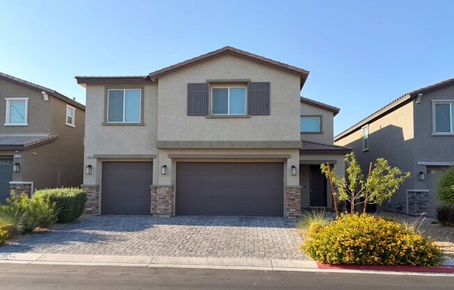 Beautiful 4 Bedroom Home in Aliante Community