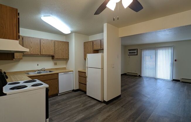 2 beds, 1 bath, 970 sqft, $1,249, Unit FB   2011