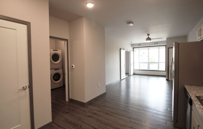 1 bed, 1 bath, 720 sqft, $1,245, Unit UW 1425-304