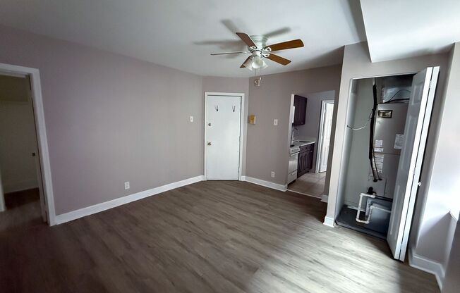 2 beds, 1 bath, 736 sqft, $1,350, Unit 6