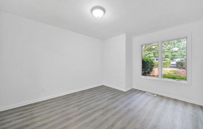Early Summer Special by the Water, Beautiful Five Bed Three and Half Bath Townhome in The Bluffs at River Hills!