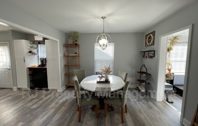 3228 N WAYNOKA CIR