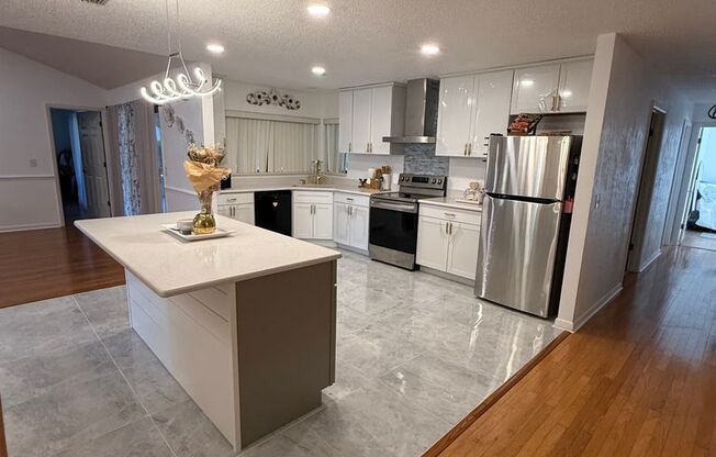 Immaculate and Newly Remodeled 4 bed 2 bath in Pine Lakes