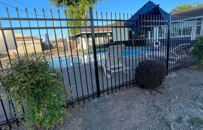 2 beds, 1 bath, 945 sqft, $1,500, Unit 090