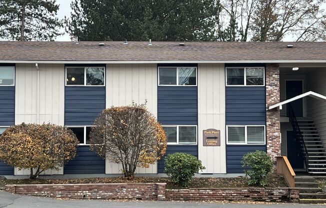 3 beds, 1 bath, 872 sqft, $1,640, Unit 2-17