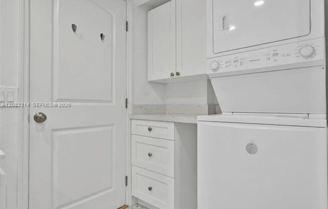 2 beds, 2 baths, $4,500, Unit # A 1007