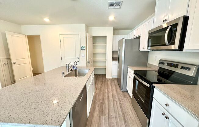 Modern & Spacious Townhouse in Gated Community – Prime Southwest Location!