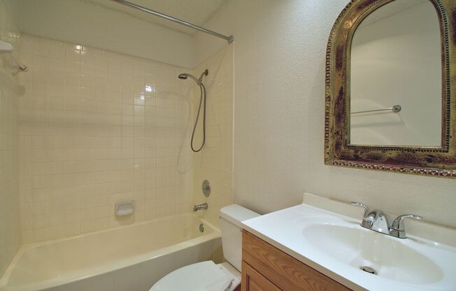 Lovely Three Bedroom in NE Austin near Walnut Creek Greenbelt