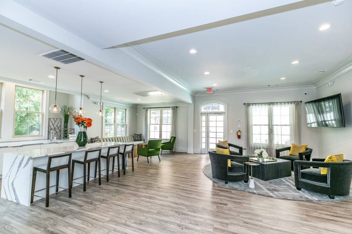 Choose to live your best life at 1401 West Paces!