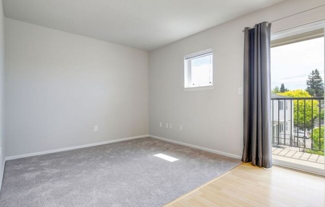 Top Floor Studio, Close To Greenlake