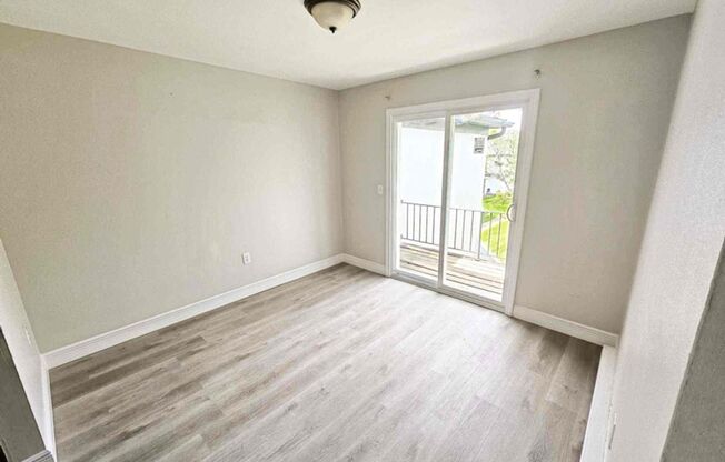 2 beds, 1 bath, 1,001 sqft, $1,050, Unit 1584-A Premium - OOO