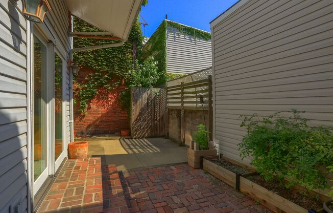 Modern 2-Bedroom, 3-Bath Home with Elegant Finishes in the Heart of Pittsburgh