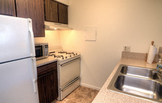 Fully-Equipped Kitchen in apartment