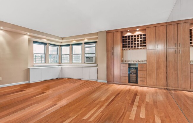 1 bed, 1 bath, 642 sqft, $4,500, Unit 15E