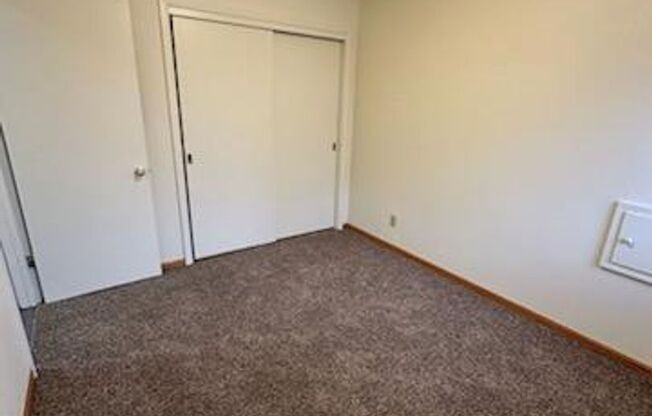 2 beds, 1 bath, $840, Unit 2309-4