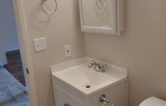 2 beds, 1 bath, 776 sqft, $1,325, Unit 107