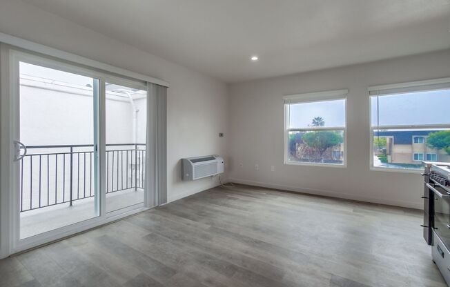 Studio, 1 bath, 300 sqft, $1,995, Unit 4840-27