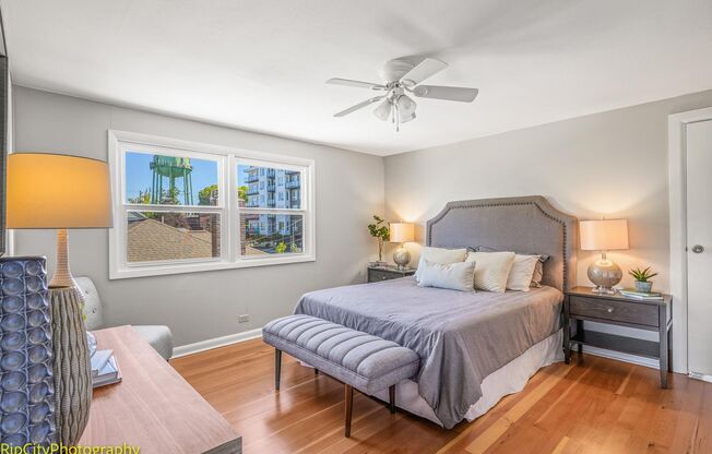 Charming Bungalow in Overlook neighborhood 4 bedroom 2 baths!