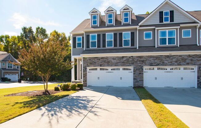 Bright & Spacious End-Unit Townhome in Flowers Plantation