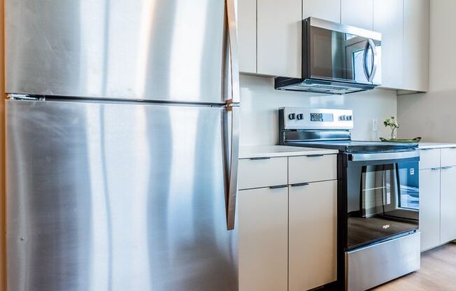 2 beds, 2 baths, 817 sqft, $4,005, Unit 212