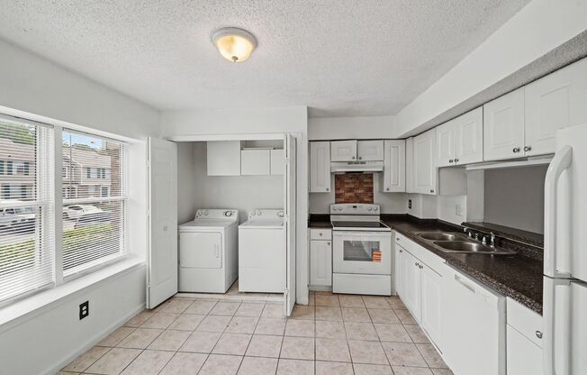 3BR/2.5BA Condo with Private Patio in University Area!