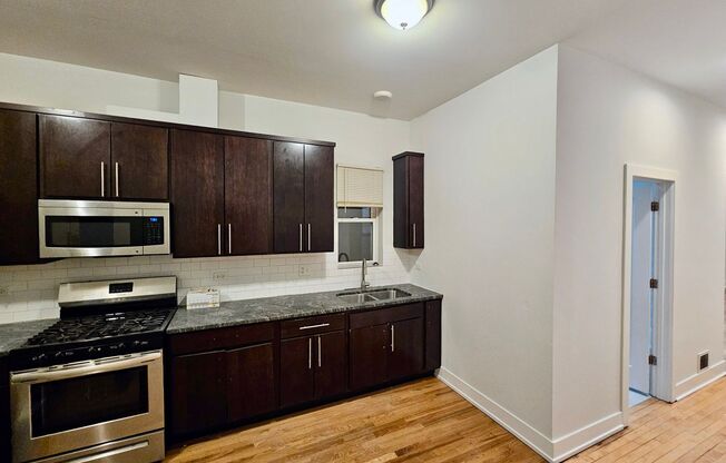 3 beds, 1 bath, $1,695, Unit Unit 2