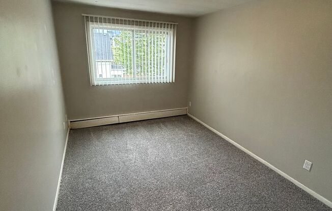 1 bed, 1 bath, 557 sqft, $950, Unit 16