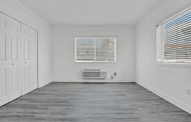 2 beds, 1 bath, 800 sqft, $2,000, Unit 14
