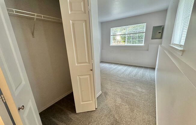 Lovely 3 bed Townhome near desirable Greenlake!