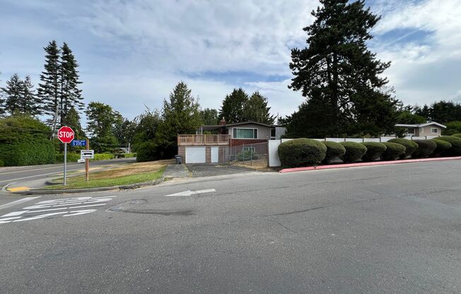 GREAT LOCATION MID-ENTRY ON CORNER LOT NEAR DES MOINES WATERFRONT