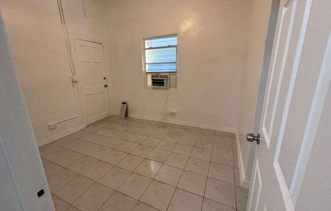 2 beds, 1 bath, $1,600