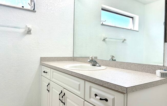 2 beds, 2 baths, 1,087 sqft, $1,450, Unit 1109 Unit 3