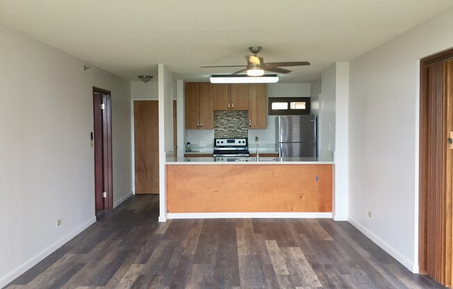 Salt Lake - Country Club Plaza: Remodeled 2 bed 2 bath condo w/ 1 parking