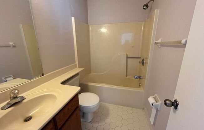 Renovated 2 Bedroom 2 Bath Duplex for Rent!!
