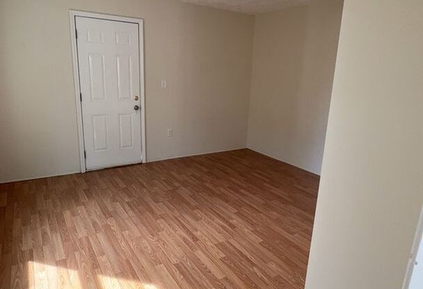 2 beds, 1 bath, $1,000