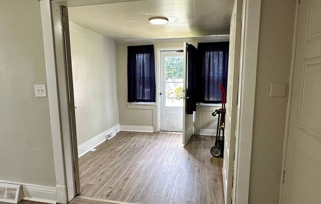 2 beds, 1 bath, 740 sqft, $950