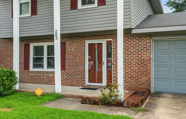 3 bedroom 2.5 bath split level in Fayetteville!