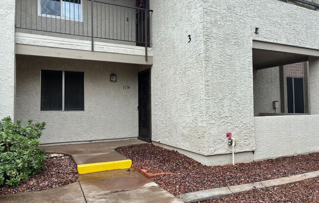 **COMFY 2 BEDROOM/2 FULL BATHROOM CONDO IN PHOENIX (48TH STREET & ELLIOT)**